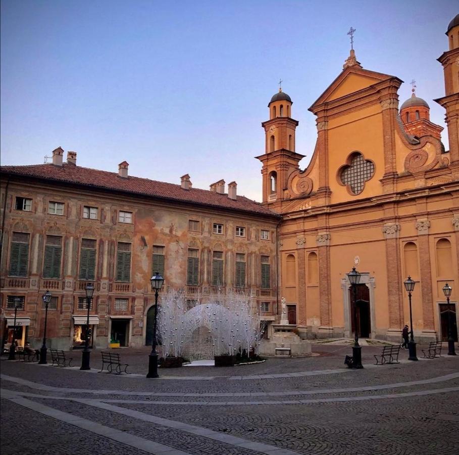 Due Finestre Sul Cortile Hotel Novi Ligure Eksteriør billede