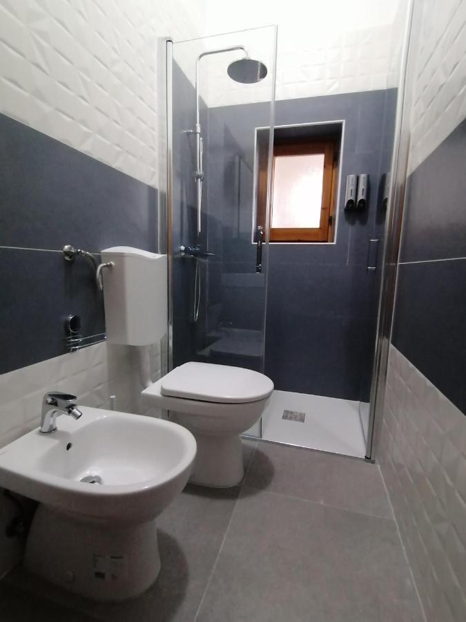 Due Finestre Sul Cortile Hotel Novi Ligure Eksteriør billede