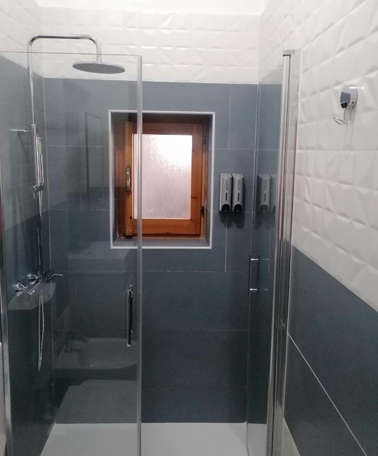 Due Finestre Sul Cortile Hotel Novi Ligure Eksteriør billede